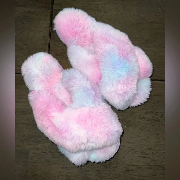 Fluffy Criss Cross Slippers Size 13-1 - Picture 2 of 6